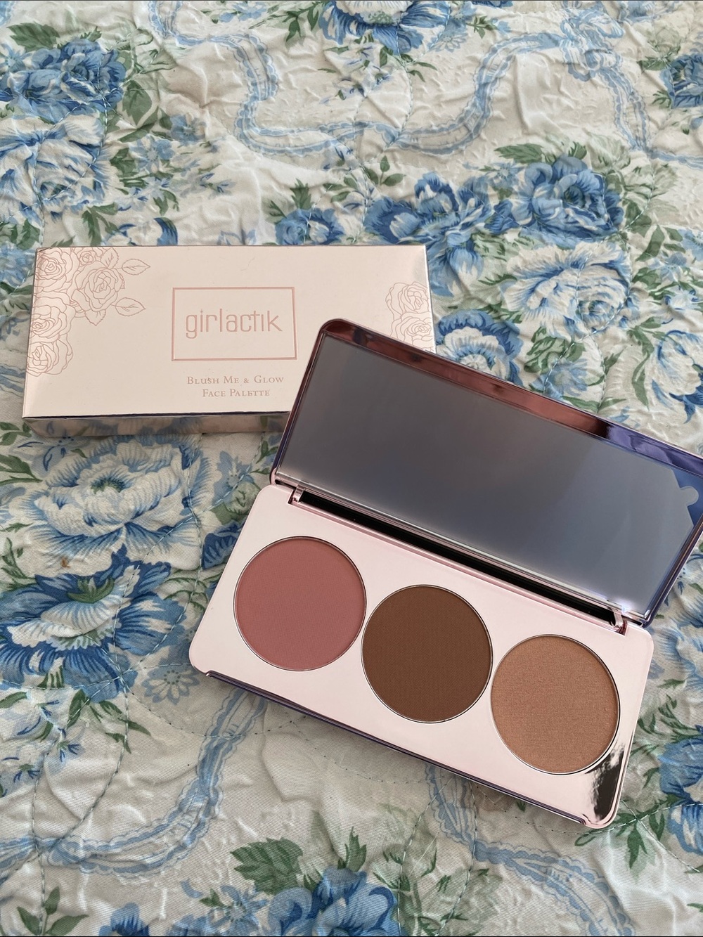 Girlactik Blush Me & Glow Compact Palette -  Blush Me Medium